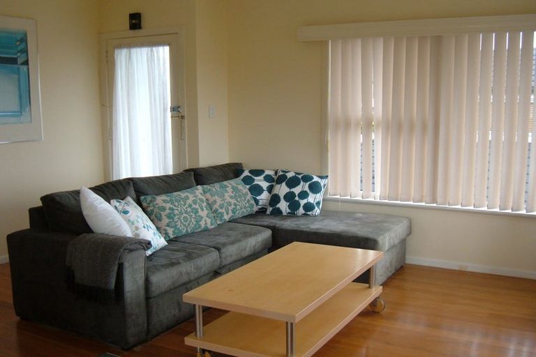 Photo of property in 1/32 Wicklow Road, Narrow Neck, Auckland, 0622