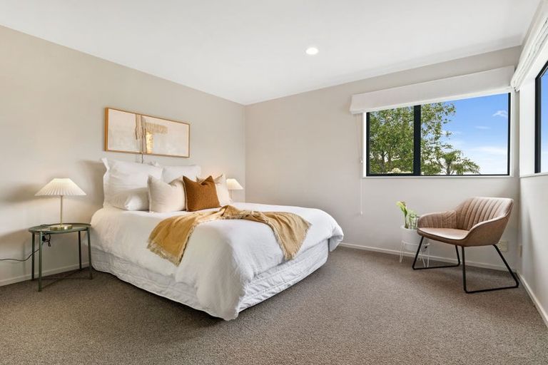 Photo of property in 2/32 Hand Road, Helensville, 0800