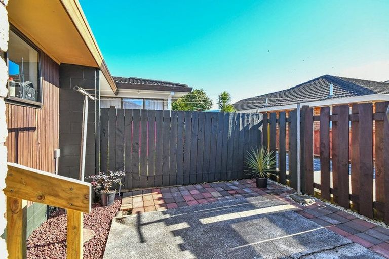 Photo of property in 2/2 Grande Vue Road, Papatoetoe, Auckland, 2025