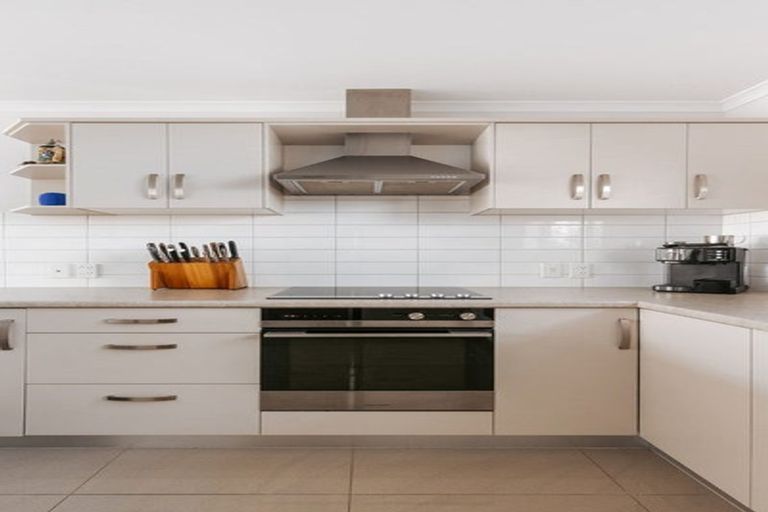 Photo of property in Waterview Estate, 70/4 Greystone Place, Omokoroa, 3114