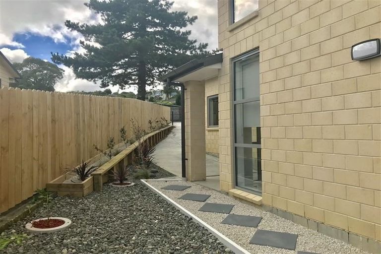 Photo of property in 50a Lewisham Street, Highland Park, Auckland, 2010