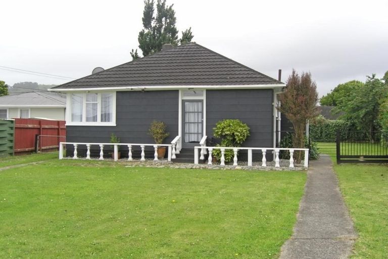 Photo of property in 5 Hollard Grove, Avalon, Lower Hutt, 5011