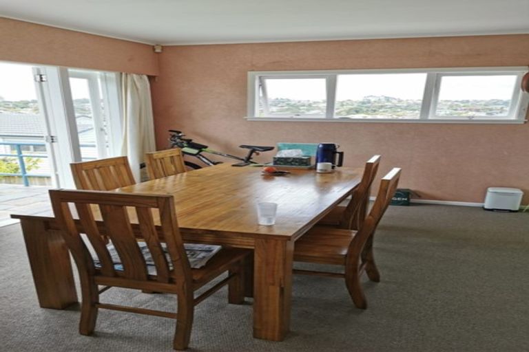 Photo of property in 2/7 Folkestone Street, Murrays Bay, Auckland, 0630