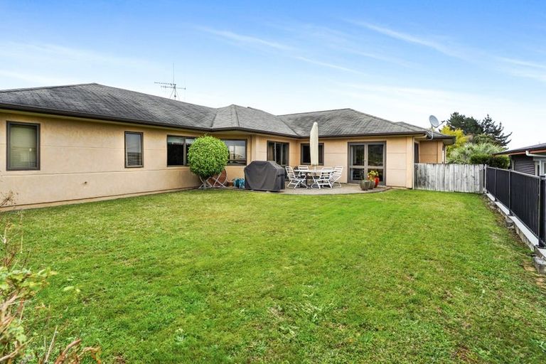 Photo of property in 73 Saint James Drive, Huntington, Hamilton, 3210