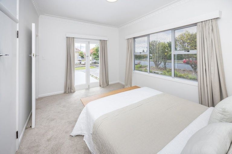 Photo of property in 22 Forest Lake Road, Forest Lake, Hamilton, 3200