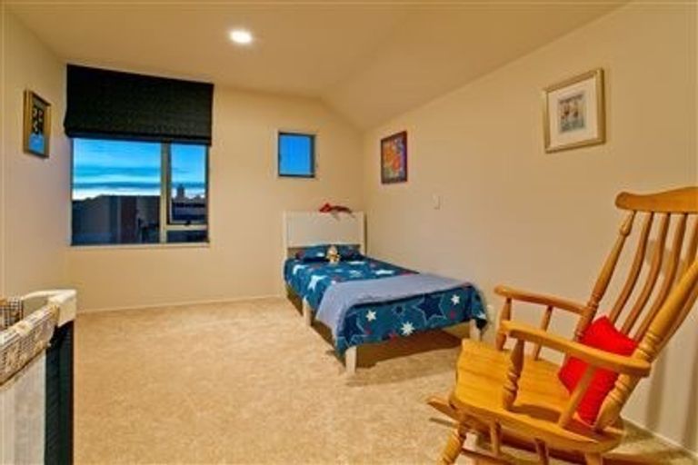 Photo of property in 2/24 Shakespeare Road, Milford, Auckland, 0620