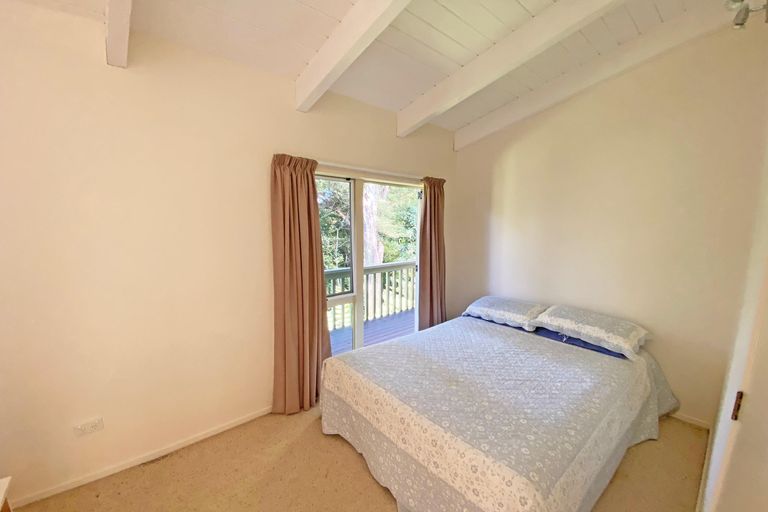 Photo of property in 18 Grand View Road, Leigh, 0985