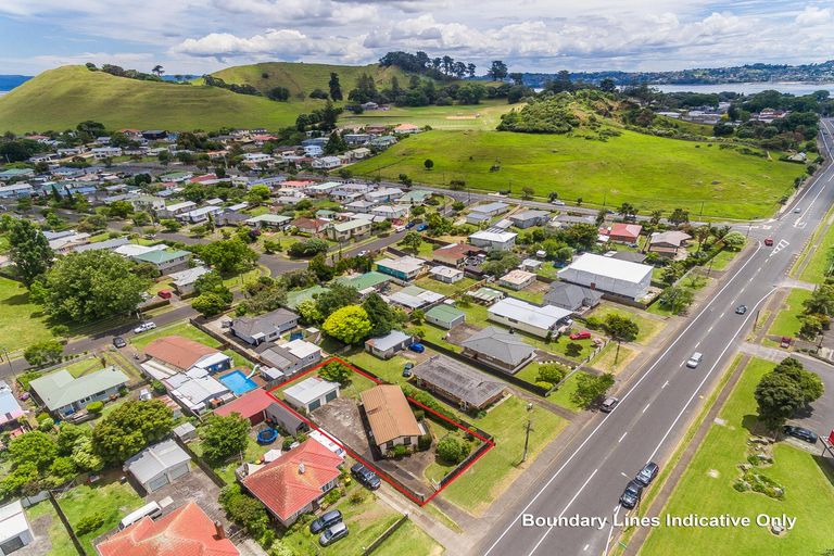 Photo of property in 120 Coronation Road, Mangere Bridge, Auckland, 2022
