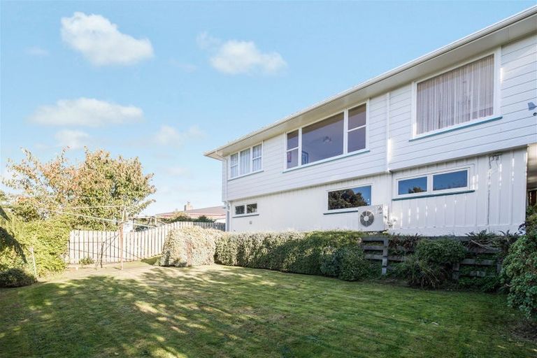 Photo of property in 28 Fairburn Grove, Johnsonville, Wellington, 6037