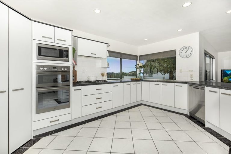 Photo of property in 82 Glenross Drive, Wattle Downs, Auckland, 2103