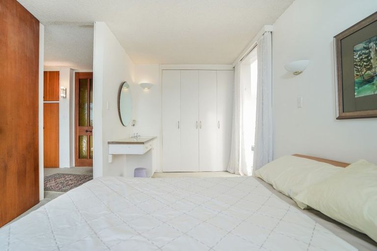 Photo of property in 8/25 Stanley Point Road, Stanley Point, Auckland, 0624