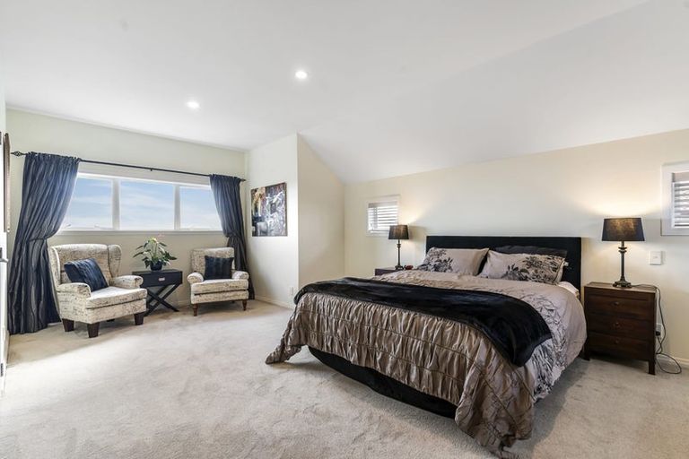 Photo of property in 21 Brooke Ridge Rise, East Tamaki Heights, Auckland, 2016