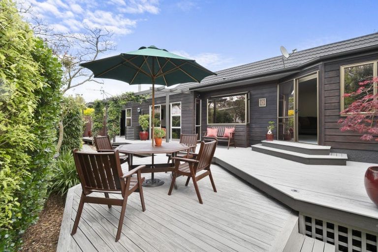 Photo of property in 18 Clifton Terrace, Fitzherbert, Palmerston North, 4410