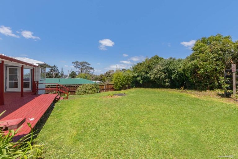 Photo of property in 13 Tracey Terrace, Te Atatu South, Auckland, 0602