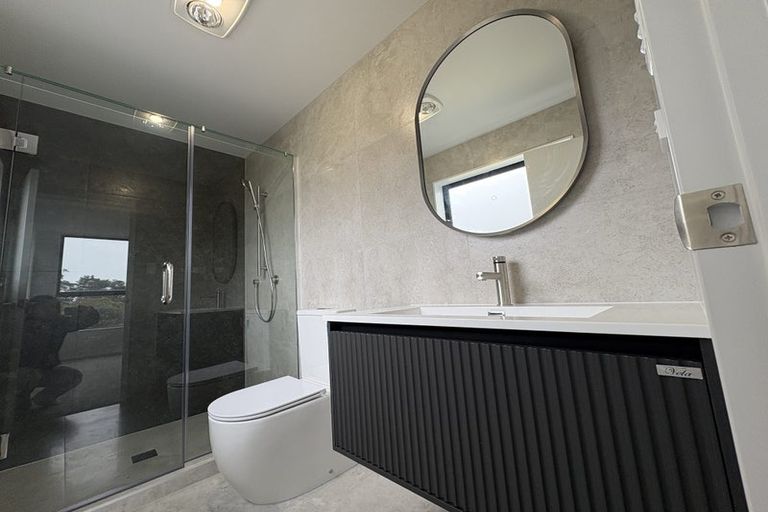 Photo of property in 102c Ennis Avenue, Pakuranga Heights, Auckland, 2010