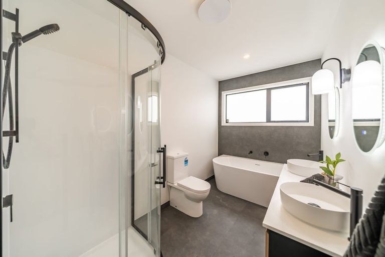 Photo of property in 47a Heretaunga Square, Silverstream, Upper Hutt, 5019