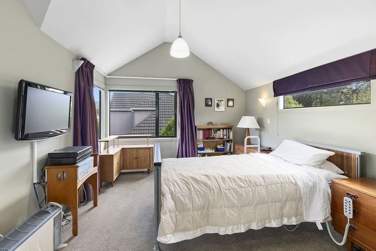 Photo of property in 18 Oxford Street, Tawa, Wellington, 5028