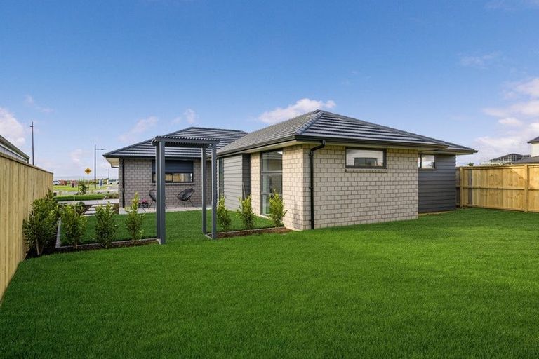 Photo of property in 7 Kaitiaki Drive, Clarks Beach, 2122