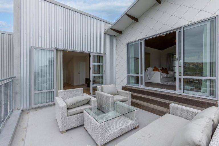 Photo of property in 16 Glendevere Terrace, Redcliffs, Christchurch, 8081