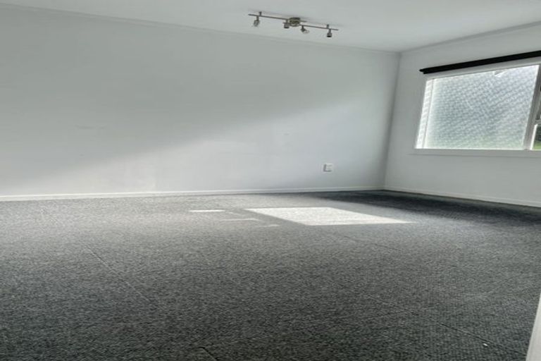 Photo of property in 787 East Coast Road, Northcross, Auckland, 0630