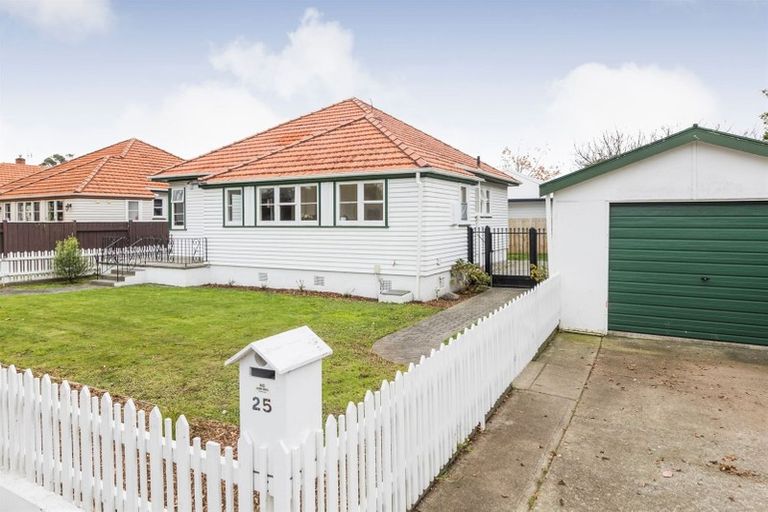 Photo of property in 25 Ihle Street, Terrace End, Palmerston North, 4410