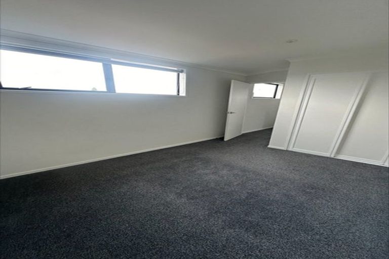 Photo of property in 7/5 Peachgrove Road, Te Atatu Peninsula, Auckland, 0610