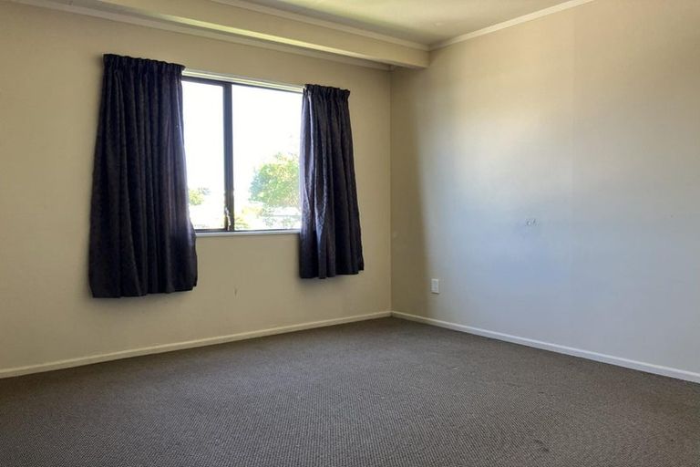 Photo of property in 8 Tahurangi Place, Spotswood, New Plymouth, 4310