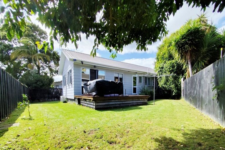 Photo of property in 12a Hinton Place, Weymouth, Auckland, 2103