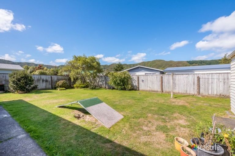 Photo of property in 280 Wellington Road, Wainuiomata, Lower Hutt, 5014