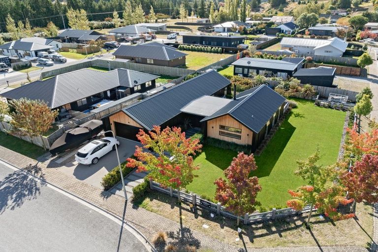 Photo of property in 1 Hewson Crescent, Lake Hawea, Wanaka, 9382