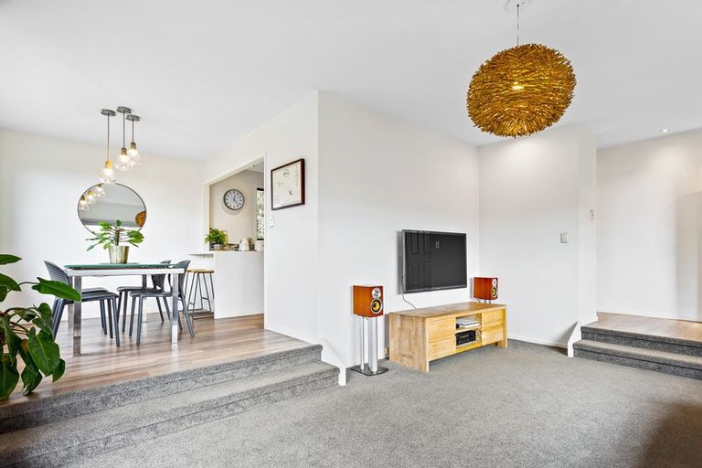 Photo of property in 30 Pokapu Street, Titirangi, Auckland, 0600