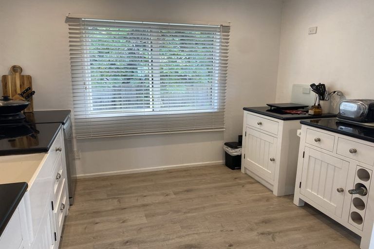 Photo of property in 39 Emlyn Place, Torbay, Auckland, 0630