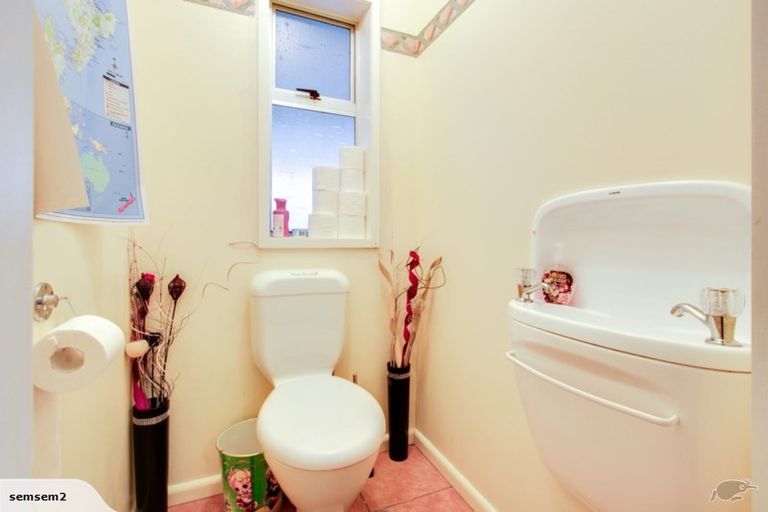 Photo of property in 28 Bowling Road, Greenmeadows, Napier, 4112