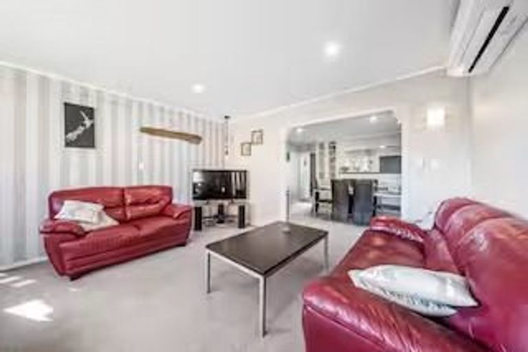 Photo of property in 8 Marine Parade, Paraparaumu Beach, Paraparaumu, 5032