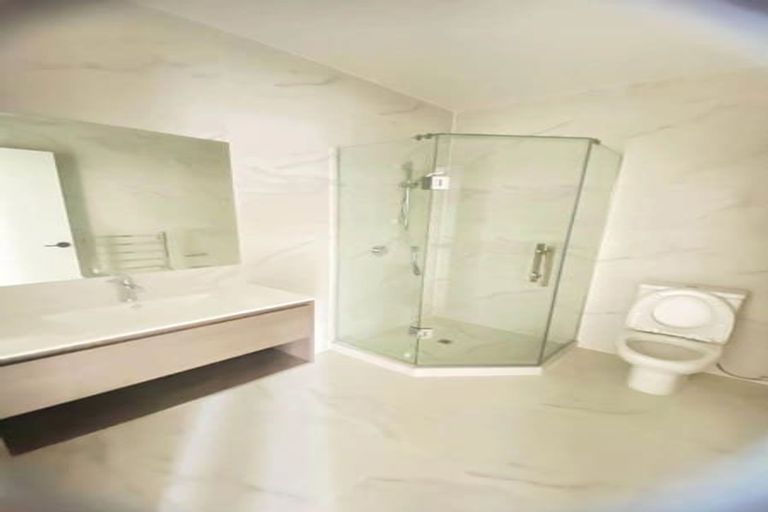 Photo of property in 92 Penguin Drive, Murrays Bay, Auckland, 0630