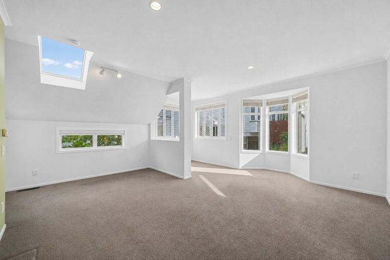 Photo of property in 55b Bolton Street, Kelburn, Wellington, 6012