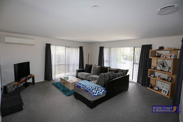 Photo of property in 90 Regency Crescent, Redwood, Christchurch, 8051