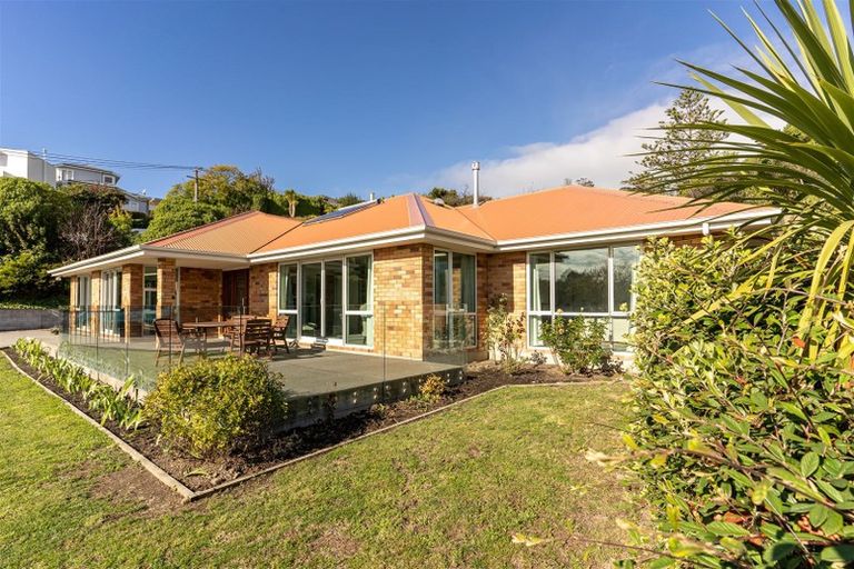 Photo of property in 18 Saint Andrews Hill Road, Mount Pleasant, Christchurch, 8081