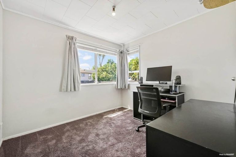 Photo of property in 15 Waari Avenue, Sunnyvale, Auckland, 0612