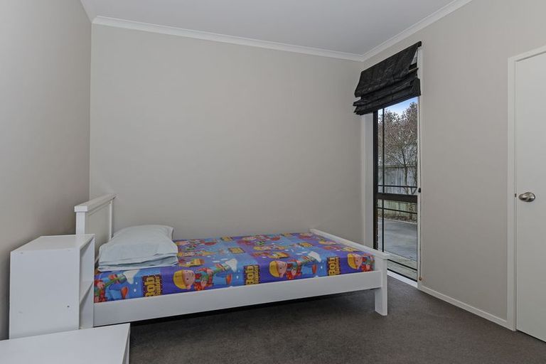 Photo of property in 77h Sturges Road, Henderson, Auckland, 0612