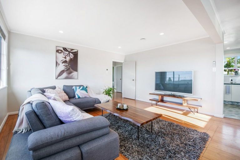 Photo of property in 8a Melandra Road, Stanmore Bay, Whangaparaoa, 0932