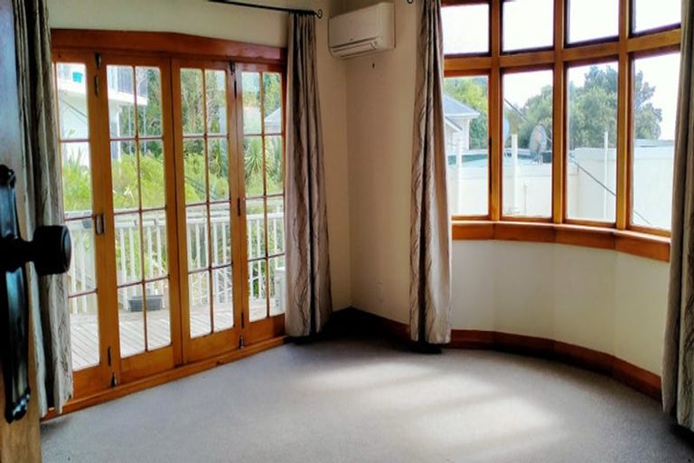 Photo of property in 112 Grafton Road, Roseneath, Wellington, 6011