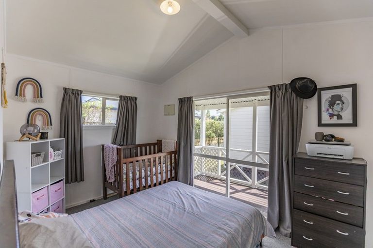 Photo of property in 16 Abbot Avenue, Waipawa, 4210