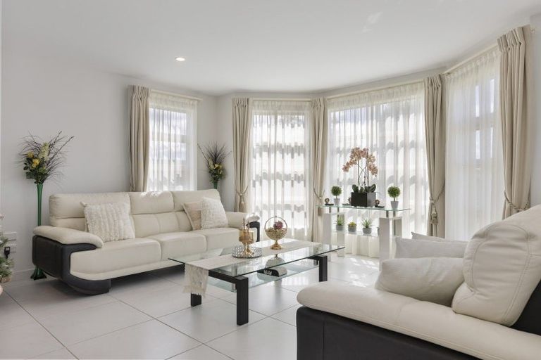 Photo of property in 28 Magnolia Rise, Waipahihi, Taupo, 3330