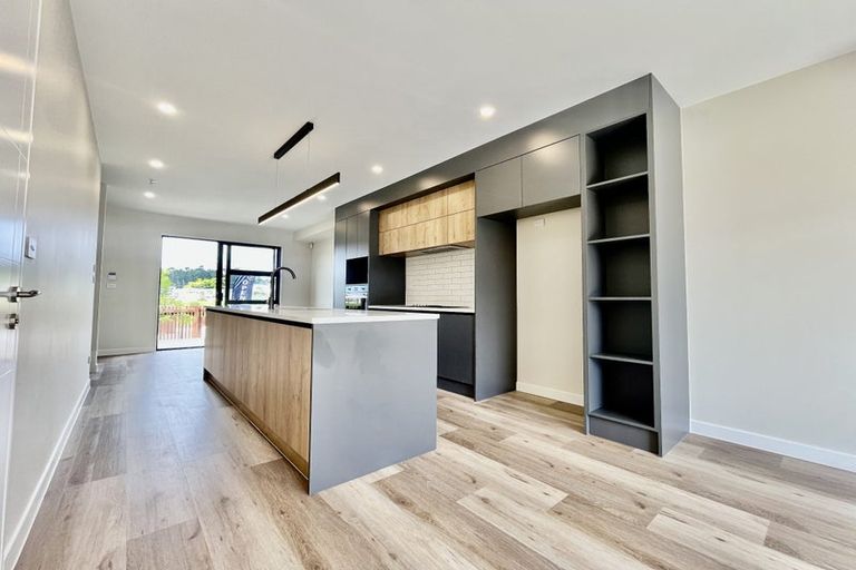 Photo of property in 9 Resnik Crescent, Kumeu, 0810