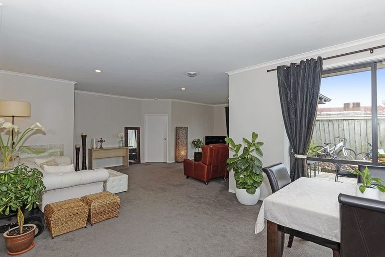 Photo of property in 77h Sturges Road, Henderson, Auckland, 0612