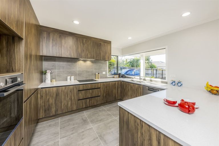 Photo of property in 12 Attymon Lane, East Tamaki, Auckland, 2016