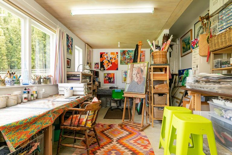 Photo of property in 278a Forest Hill Road, Waiatarua, Auckland, 0612