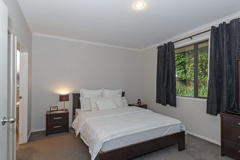 Photo of property in 77h Sturges Road, Henderson, Auckland, 0612