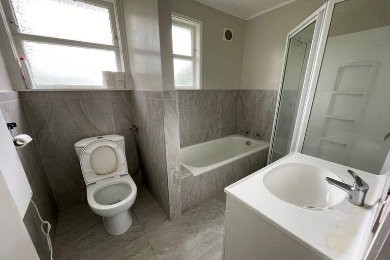 Photo of property in 65 Lauderdale Road, Birkdale, Auckland, 0626